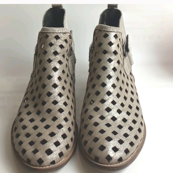 Musse & Cloud Shoes - Musse & Cloud Caila Silver Gray Perforated Bootie